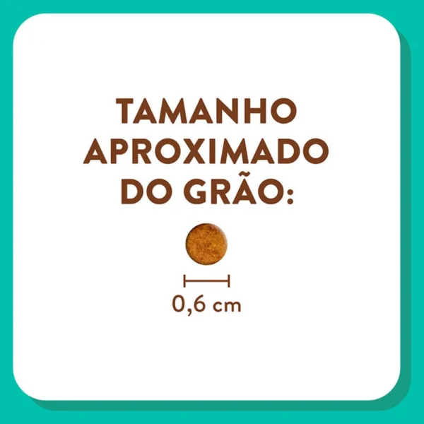 Informações sobre grãos de ração de gato escritas em marrom sobre o fundo azul e branco para representar a palavra-chave quatree supreme salmão e batata doce.