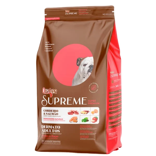 Pacote de ração para cachorro marrom com detalhes em salmão para representar a palavra-chave ração quatree supreme dermato cordeiro e salmão.