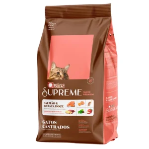 Pacote de ração para gatos marrom com detalhes em salmão para representar a palavra-chave ração quatree supreme gatos castrados salmão e batata doce.