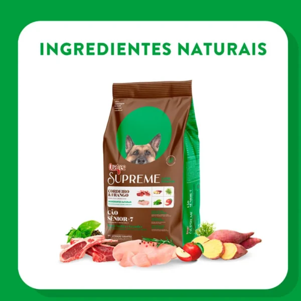 Pacote de ração de cachorro marrom com detalhes em verde para representar a palavra-chave ração quatree supreme sênior cordeiro e frango.