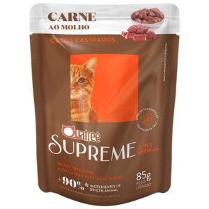 Sache de ração para gato adultos na cor marrom com detalhes em vermelho para representar a palavra-chave Sache Quatree Supreme Gatos Castrados Carne