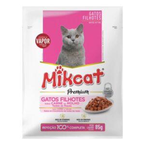 Sache de ração para gatos na cor branca com detalhes em vermelho e rosa para representar a palavra-chave Sache Mikcat Filhotes Carne 85g
